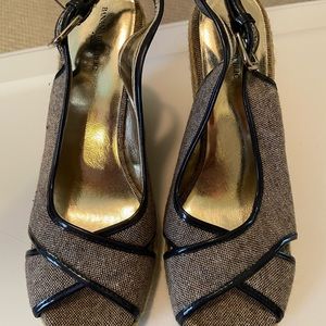 Banana Republic wedge size 10